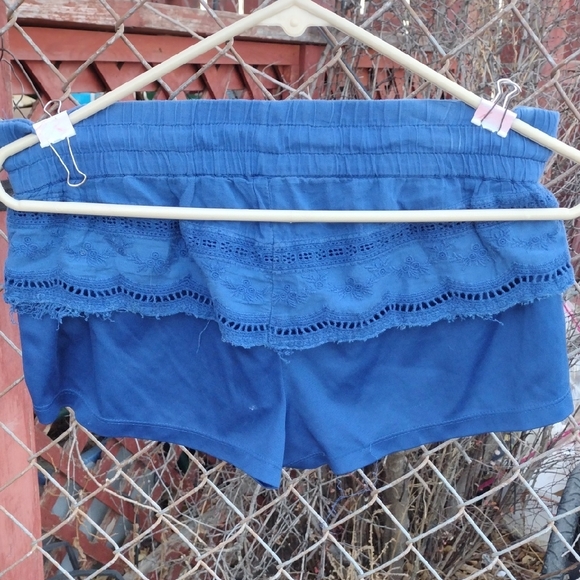 No Boundaries Blue Lace Trim Women Shorts - Picture 4 of 7